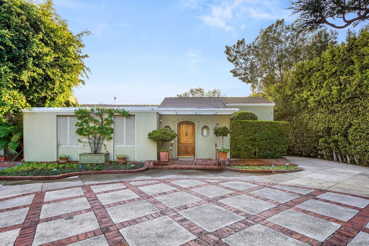 Kirk Douglas Home in Beverly Hills Sells for More Than $1 Million Over ...