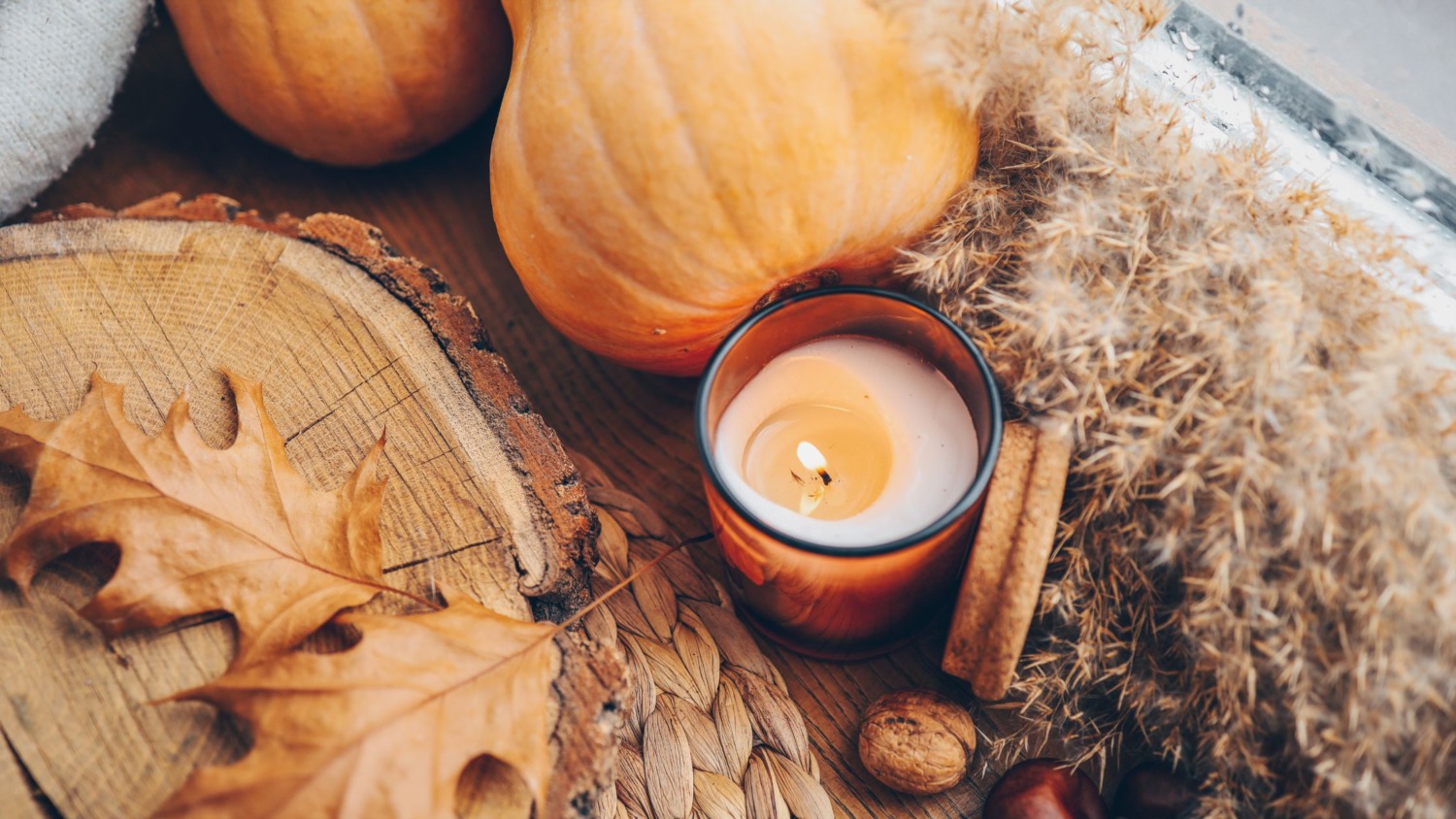 Embrace Fall Home Decor Trends in Real Estate: Cozy Living Spaces