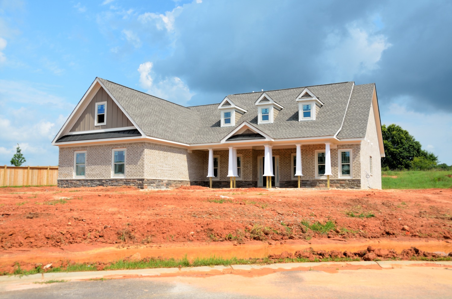 Pros And Cons Of Buying A Pre-Existing Home Vs New Construction