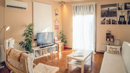 Pros and Cons of Buying an Investment Property for Airbnb