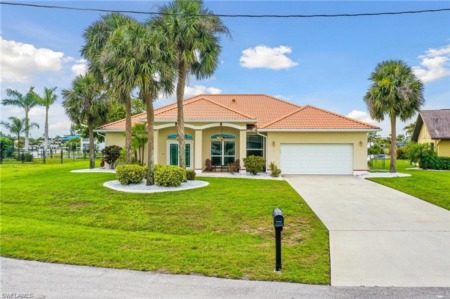FEATURED LISTING - 706 SE 44th St Cape Coral, FL 33904