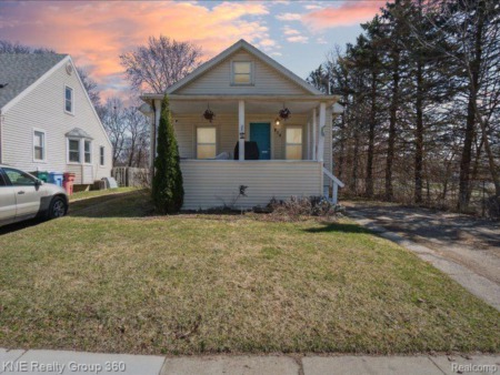 {SOLD}914 Comfort St Lansing MI 48915, 2 bedroom home in Lansing schools