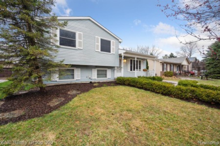 {SOLD}830 Tanager Trail Howell MI 48843, 3 bedroom home in Howell schools