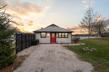 {SOLD}9954 Galatian Dr Hamburg Twp MI 48189, 1 bedroom lake front home on Buck Lake