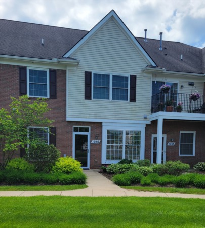 {SOLD}1056 Shiawassee Circle, Howell MI 48843, 2 bedroom Condo in Howell Schools