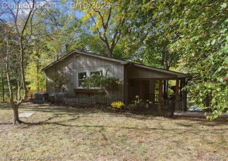 {SOLD}11846 Highridge Dr Hamburg Twp MI 48169, 3 bedroom home in Pinckney schools