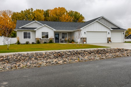 NEW HOME FOR SALE!! RB LISTING! 270 Light Stream Ln, Billings, MT 59106