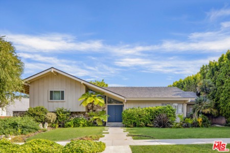 Live Like the Bradys: The Iconic Brady Bunch House Hits the Market