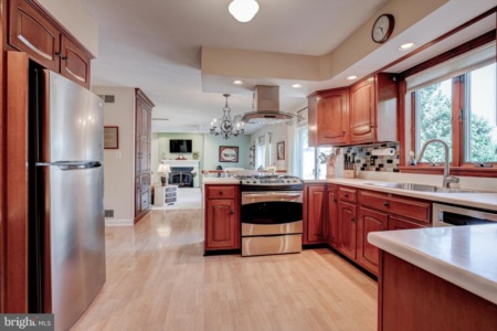 307 Fairfield Drive, State College