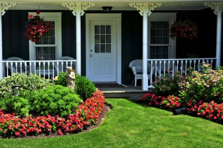 3 Curb Appeal Tips to Dazzle Prospective Buyers When Your Home is for Sale