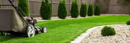 4 Ways to Improve Your Lawn Before Selling Your Home