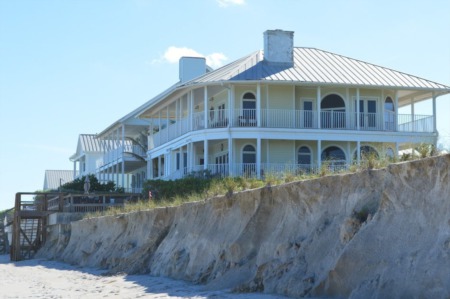 Selling A Vacation Home? What You Need To Know About Selling a Second Home