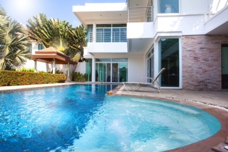 3 Things to Know About Maintaining a Home With a Pool