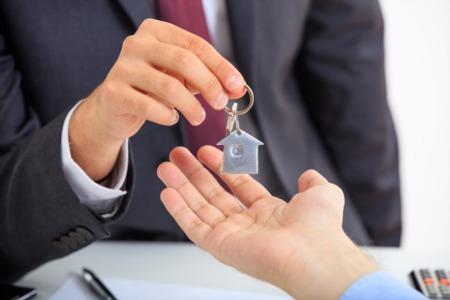 8 Reasons to List Your Home with an Agent