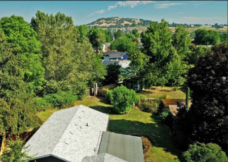2443 Somerset Circle, Medford, Oregon 97504