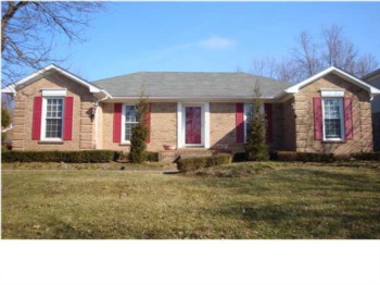 Dreaming of the Douglass Hills Subdivision? Our Guide to This Louisville Favorite