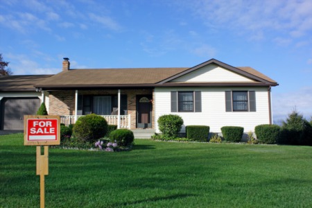 Should You Accept a Cash Offer? Expert Home Sale Advice