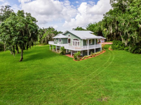 Florida Lakefront Home on Acreage - Lake Walk In Water