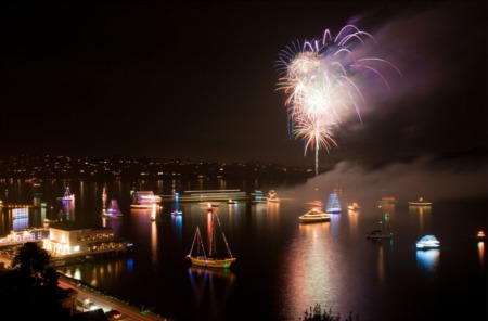 Tampa's Boat Parade Brings Holiday Merriment