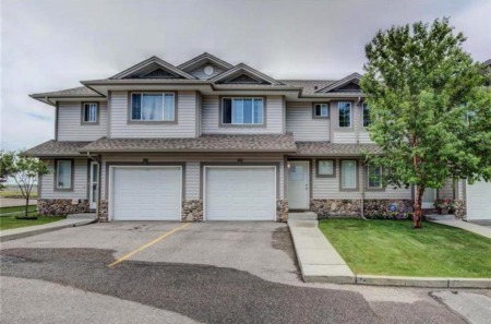 This Citdael Townhouse in NW Calgary is Priced to Sell 