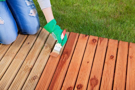 5 TIPS ON HOW TO STAIN YOUR DECK