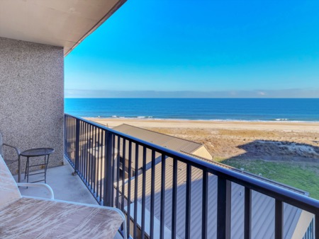 South Bethany Beach Condo Offers Beautiful Panoramic Views of the Atlantic Ocean