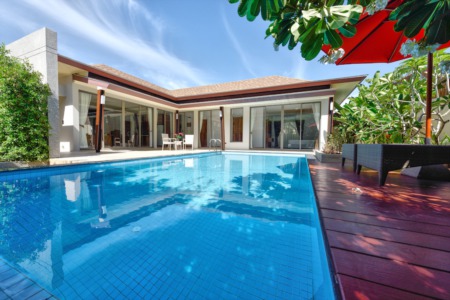 Landscaping Around Your Backyard Pool: Tips for Sellers