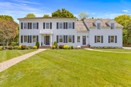 Picture Perfect Colonial in South Hingham