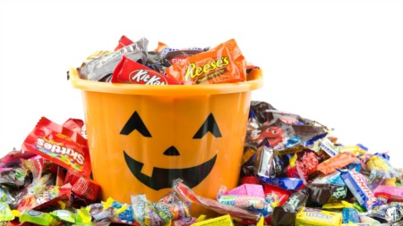 Where to Score Halloween Candy From Rich People in Phoenix