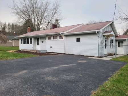 324 Franklin Street, Lovely 1 Story Home for Sale in Hollidaysburg, PA 16648
