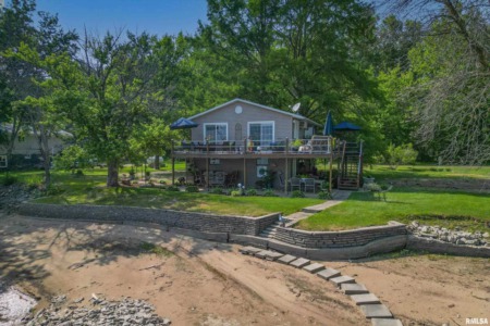 Weekend Homes for Sale Around the Quad Cities