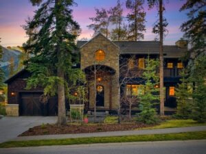 Canmore’s Luxury Real Estate Market: Is Now the Right Time to Invest?
