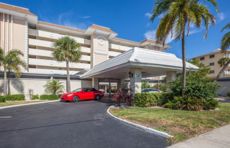 For Sale - 1150 Tarpon Center Dr, Unit 103 