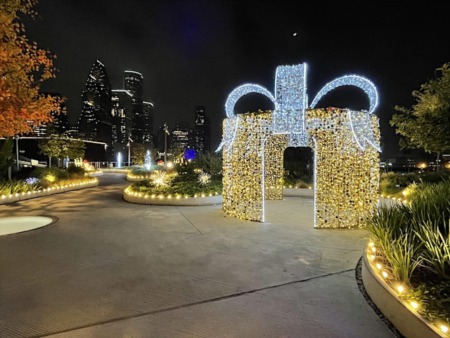 Top 10 Best Places To Go See Holiday Lights