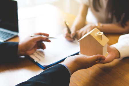 Factors to Consider When We Buy Houses