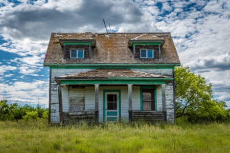 7 Signs a Fixer-Upper Might Be a Money Pit