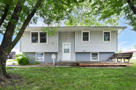 Split foyer in the heart of Altoona is ready for its new owners!