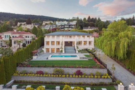 Take A Look At One Of West Vancouver's Most Beautiful Houses