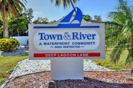 Town & River: Gateway to Direct Boating Access 