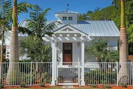 Discover The Naples Historic District