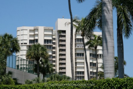 La Mer: Park Shore Waterfront Icon