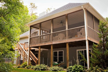 How Screened Porches Bring the Outdoors In