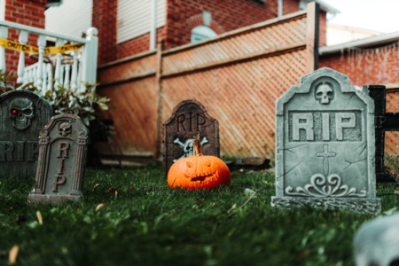 5 Safety Tips: Prep Your Yard for Halloween!