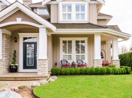 10 Curb Appeal Makeovers that Increase Your Home's Value