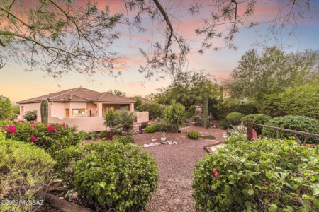 Beautiful home for sale in the Highlands at Dove Mountain active adult community!