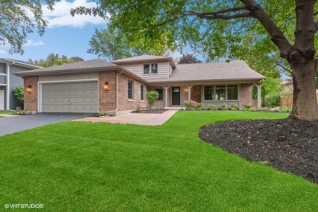 Beautiful Newly Remodeled Home For Sale in Naperville at 1012 Williamsburg Dr