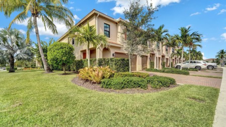 Beautifully Updated Townhome For Sale in Boca Raton