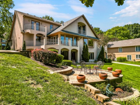 Listing Spotlight: 114 NW Hackberry St, Lee's Summit, MO 64064