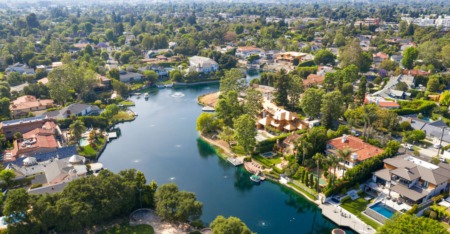 What is the cost of living in Toluca Lake?