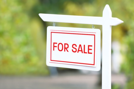 4 Tips For How to Sell in a Buyer's Market: Sell Your Home Successfully